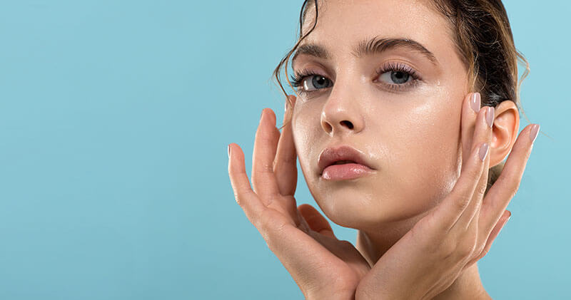 Make-up erklärt: Gesichtstonic – Starvisagist Beni Durrer zeigt auf, wie man ihn richtig verwendet und worauf es ankommt!